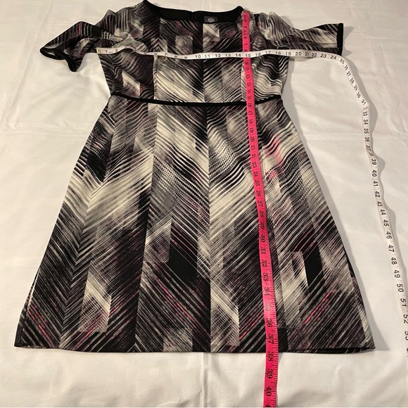 Vince Camuto Knit A-Line Dress Short Sleeve Size 12 Colour Black/Gray/White/Pink - Picture 10 of 16